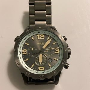 Fossil mens watch,  gray chronograph, good condition w/ sign of wear at the back